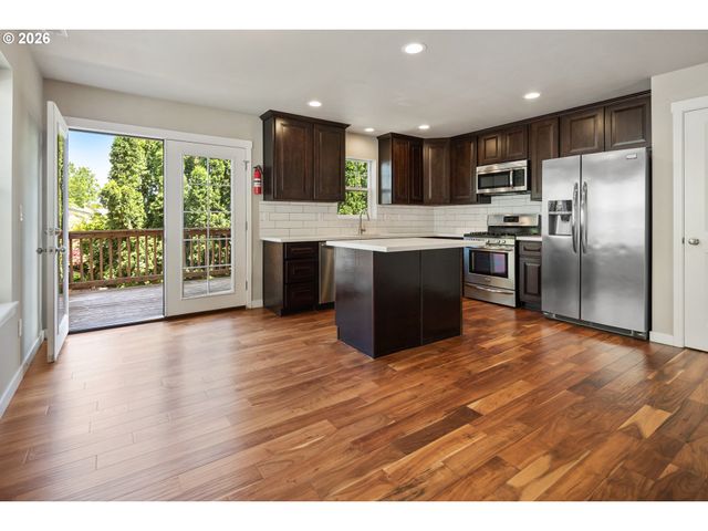 7578 Se DIVISION St C, Portland, OR 97206