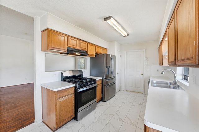 3901 22nd Street N, Texas City, TX 77590