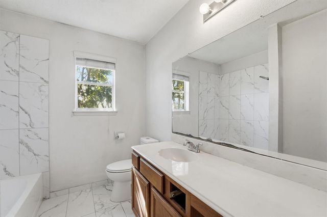 3901 22nd Street N, Texas City, TX 77590