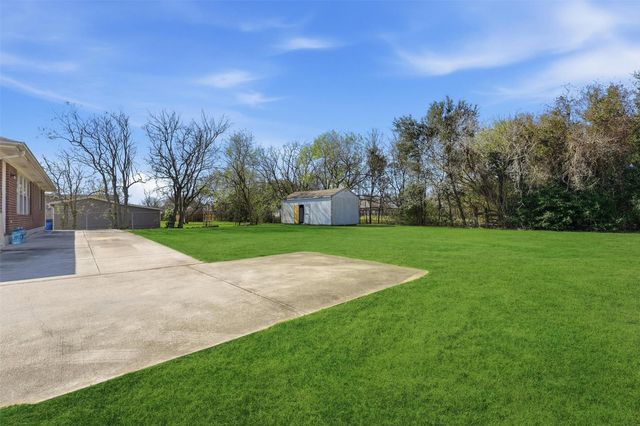 3901 22nd Street N, Texas City, TX 77590