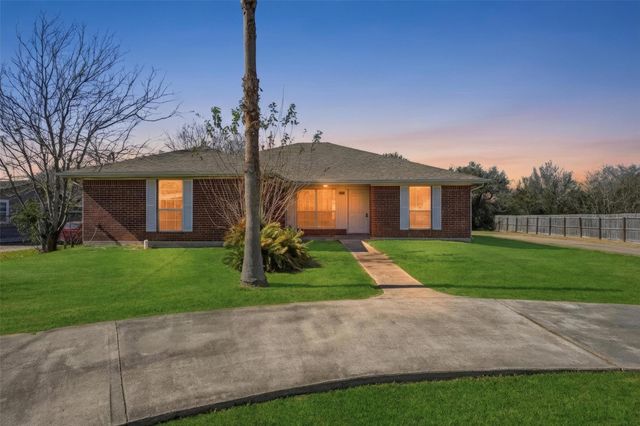 3901 22nd Street N, Texas City, TX 77590