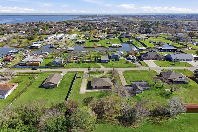 3901 22nd Street N, Texas City, TX 77590