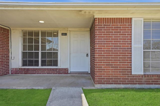 3901 22nd Street N, Texas City, TX 77590