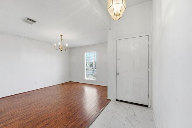 3901 22nd Street N, Texas City, TX 77590