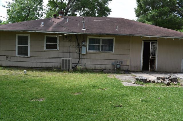5715 Westover Street, Houston, TX 77033
