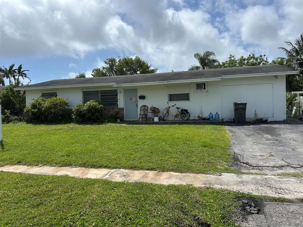 3206 Bermuda Road, Palm Beach Gardens, FL 33410