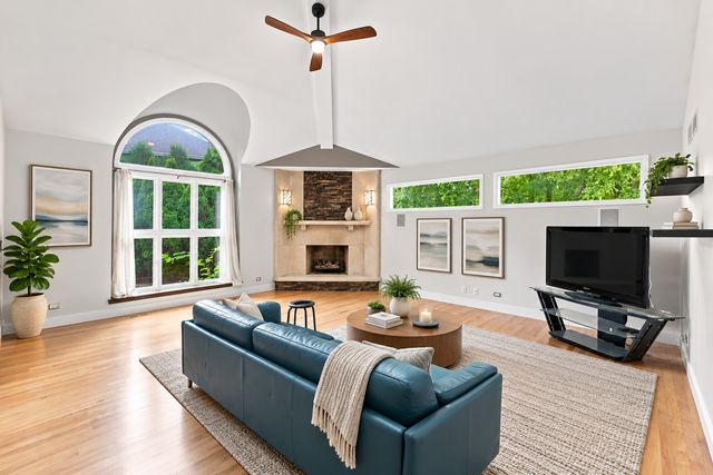 2752 Wendy Drive, Naperville, IL 60565
