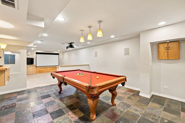 2752 Wendy Drive, Naperville, IL 60565