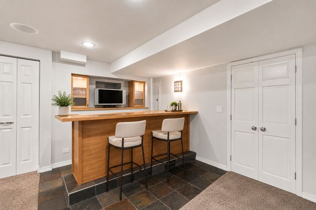 2752 Wendy Drive, Naperville, IL 60565