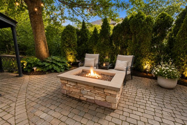 2752 Wendy Drive, Naperville, IL 60565