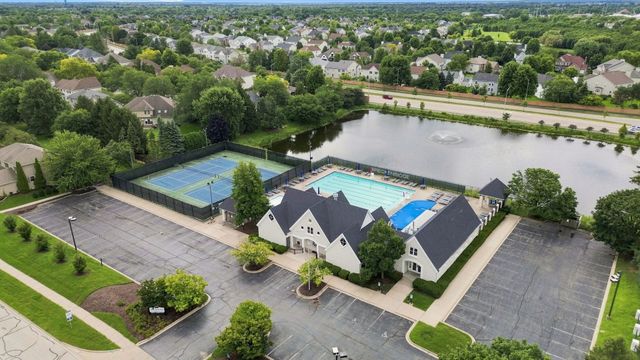 2752 Wendy Drive, Naperville, IL 60565