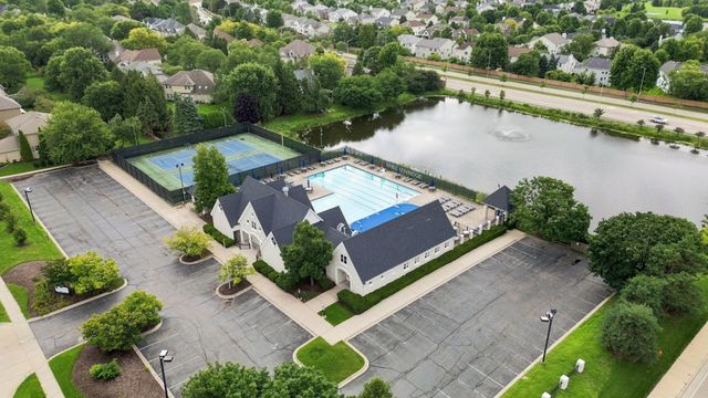 2752 Wendy Drive, Naperville, IL 60565
