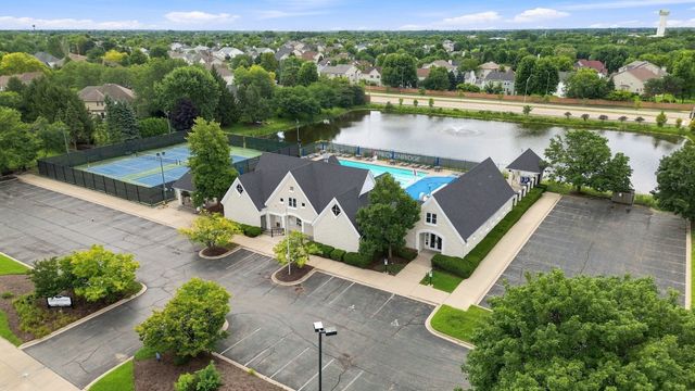 2752 Wendy Drive, Naperville, IL 60565