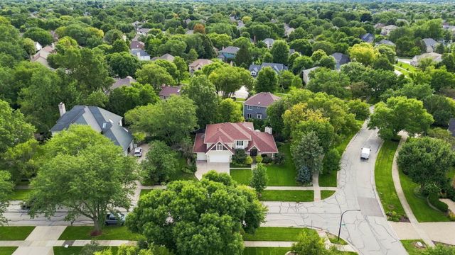 2752 Wendy Drive, Naperville, IL 60565