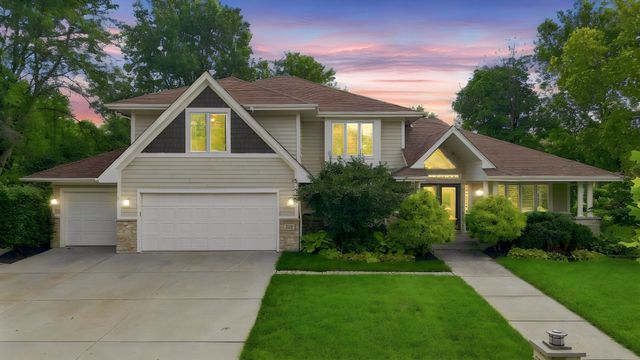 2752 Wendy Drive, Naperville, IL 60565