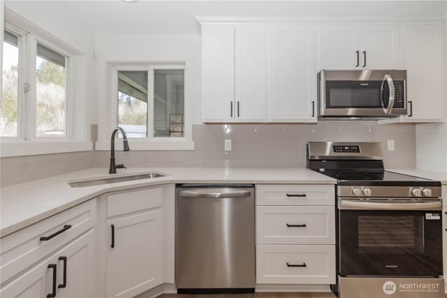 11 E Mox Chehalis Road, Mccleary, WA 98557