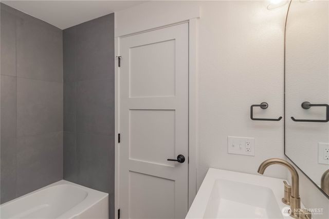 11 E Mox Chehalis Road, Mccleary, WA 98557