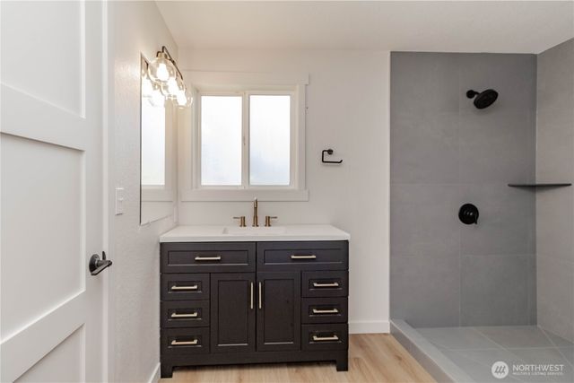 11 E Mox Chehalis Road, Mccleary, WA 98557