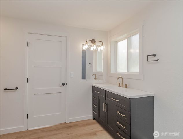 11 E Mox Chehalis Road, Mccleary, WA 98557