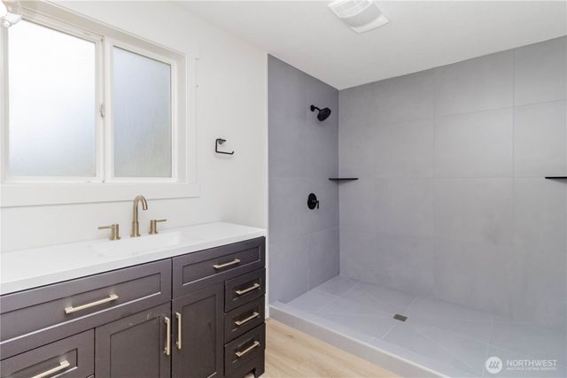 11 E Mox Chehalis Road, Mccleary, WA 98557