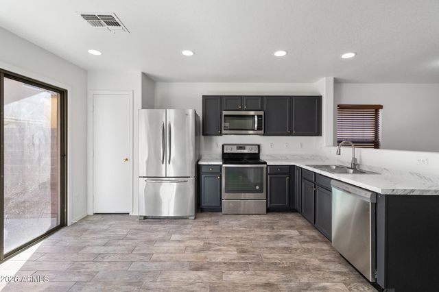 6425 W HARWELL Road, Laveen, AZ 85339
