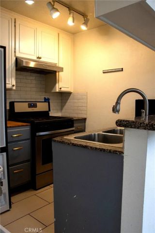 7045 Woodley Avenue 124, Lake Balboa, CA 91406