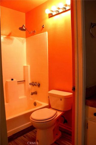 7045 Woodley Avenue 124, Lake Balboa, CA 91406