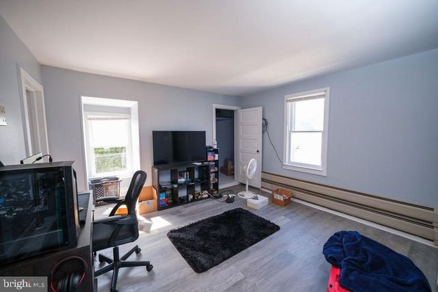 3 N MAIN ST, Stewartstown, PA 17363
