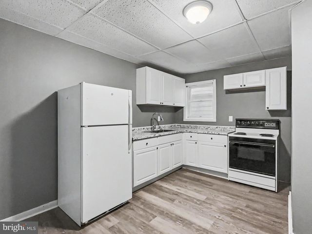 3 N MAIN ST, Stewartstown, PA 17363