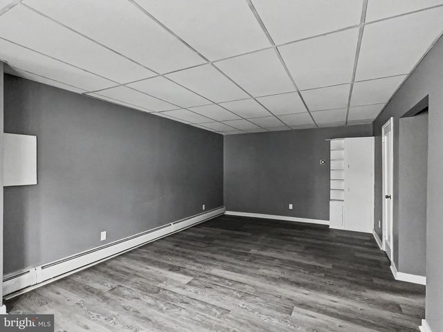 3 N MAIN ST, Stewartstown, PA 17363
