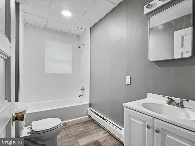 3 N MAIN ST, Stewartstown, PA 17363