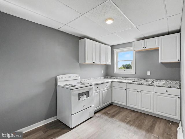 3 N MAIN ST, Stewartstown, PA 17363