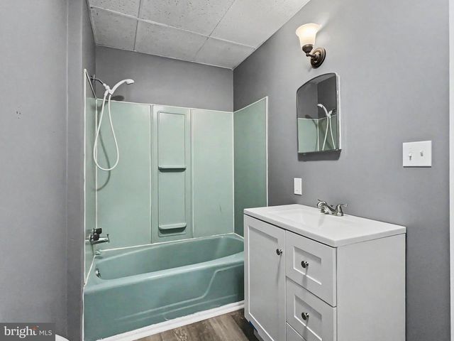 3 N MAIN ST, Stewartstown, PA 17363