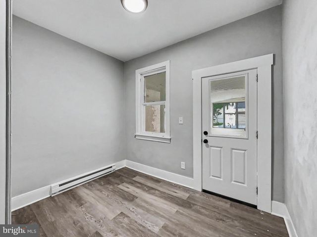 3 N MAIN ST, Stewartstown, PA 17363