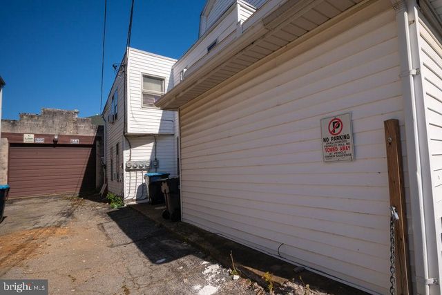 3 N MAIN ST, Stewartstown, PA 17363