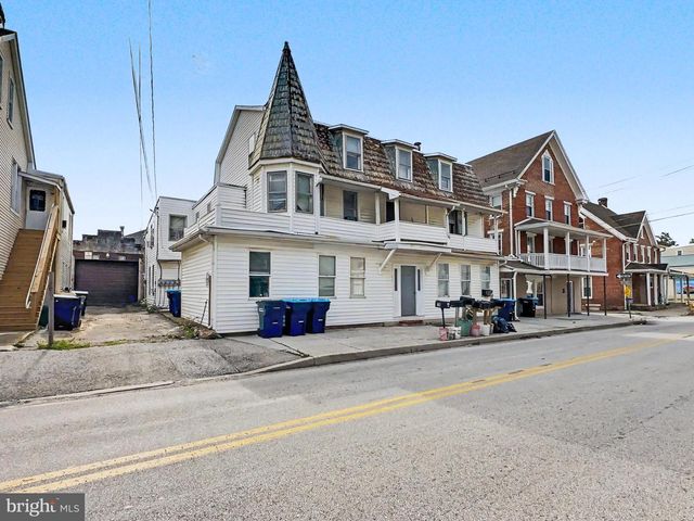 3 N MAIN ST, Stewartstown, PA 17363