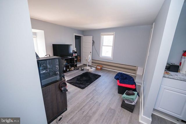 3 N MAIN ST, Stewartstown, PA 17363