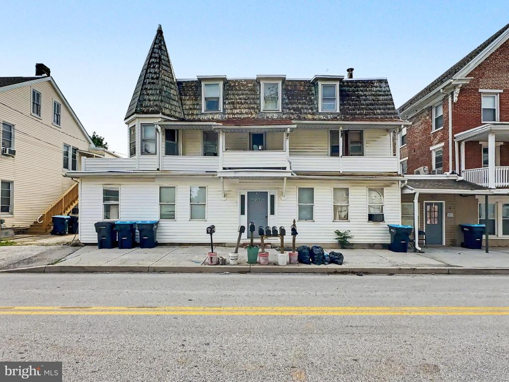 3 N MAIN ST, Stewartstown, PA 17363