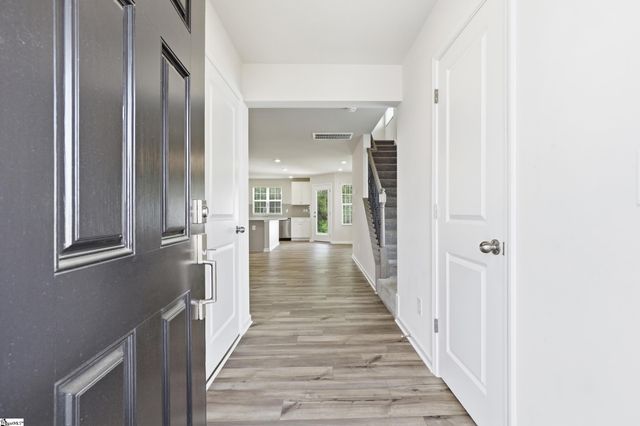 922 Powder Creek Drive, Reidville, SC 29375
