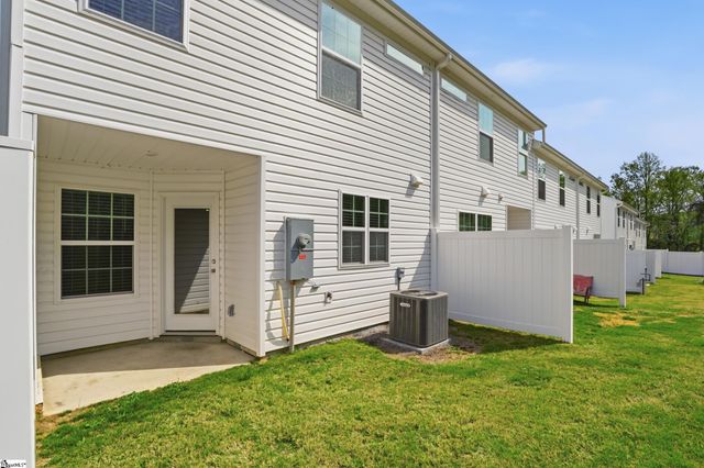 922 Powder Creek Drive, Reidville, SC 29375
