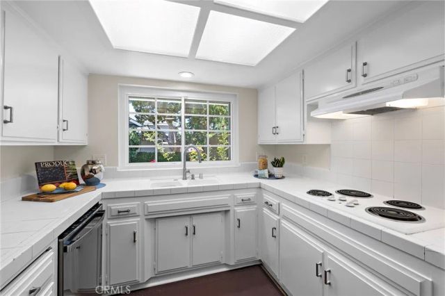 1902 E Avalon, Santa Ana, CA 92705
