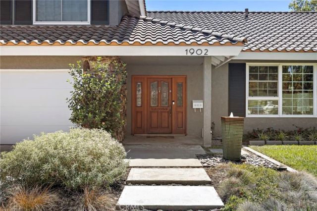 1902 E Avalon, Santa Ana, CA 92705