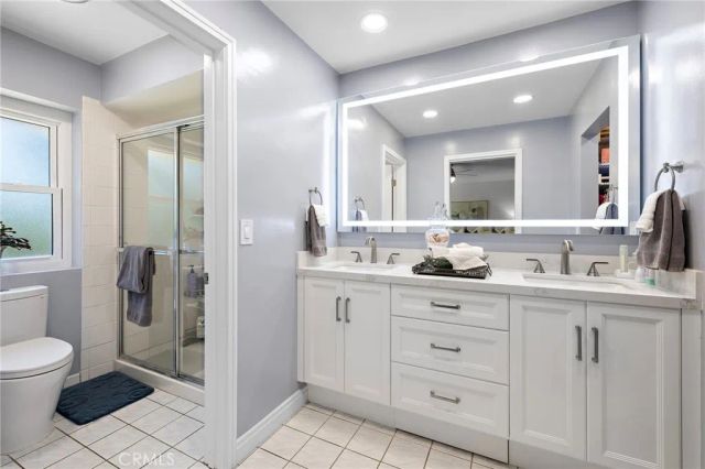 1902 E Avalon, Santa Ana, CA 92705