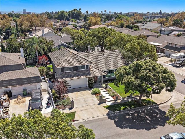 1902 E Avalon, Santa Ana, CA 92705