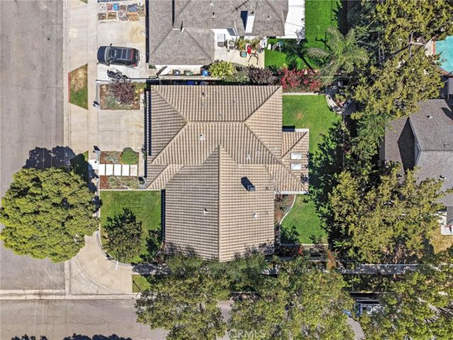 1902 E Avalon, Santa Ana, CA 92705