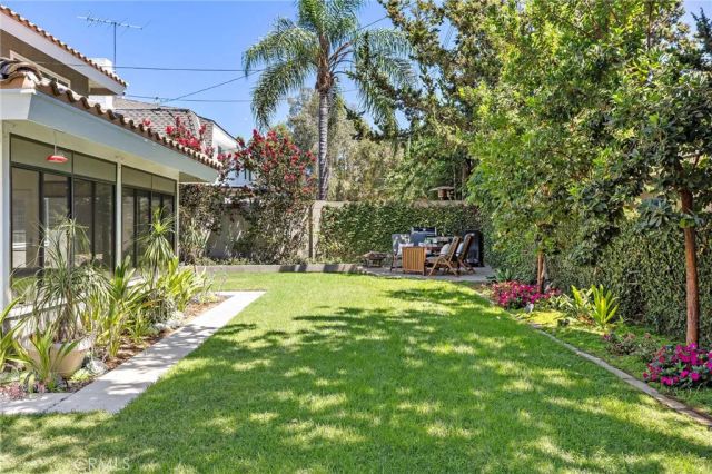 1902 E Avalon, Santa Ana, CA 92705