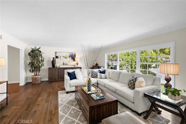 1902 E Avalon, Santa Ana, CA 92705