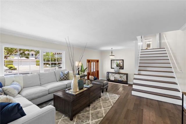 1902 E Avalon, Santa Ana, CA 92705