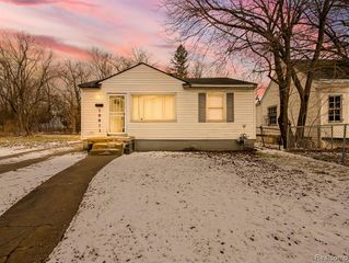 19811 Harlow Street, Detroit, MI 48235