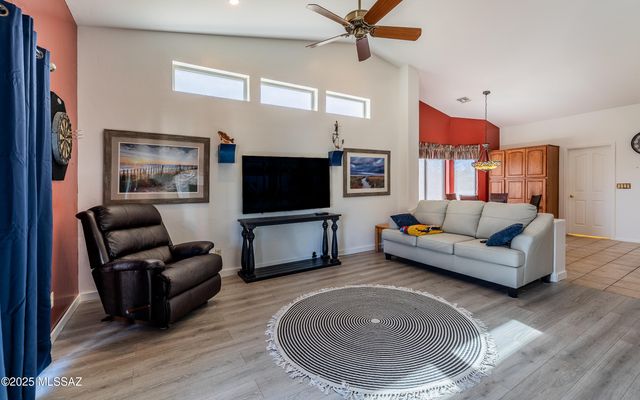 1724 N Oak Hill Lane, Green Valley, AZ 85614